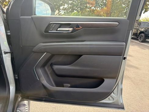Used 2025 Chevrolet Suburban Z71 AWD/4WD image 10