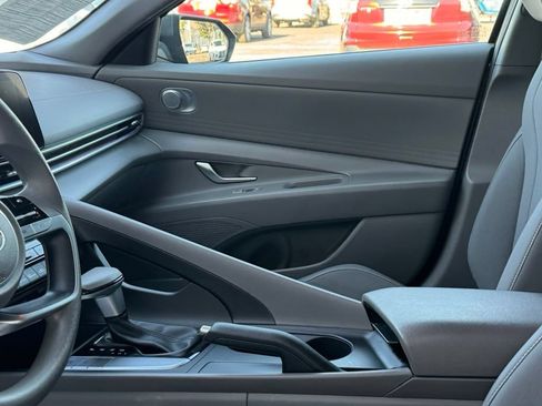 Used 2024 Hyundai Elantra SEL FWD image 13