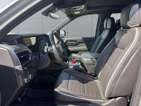 Used 2025 GMC Yukon AT4 Ultimate w/ LPO, Illumination Package AWD/4WD image 27