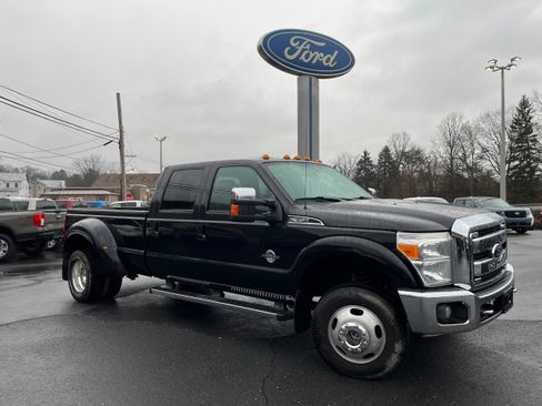 Used 2011 Ford F350 Lariat w/ Lariat Interior Pkg image 3