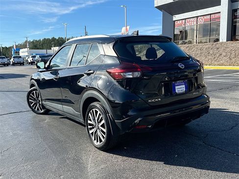 Used 2021 Nissan Kicks SV image 6