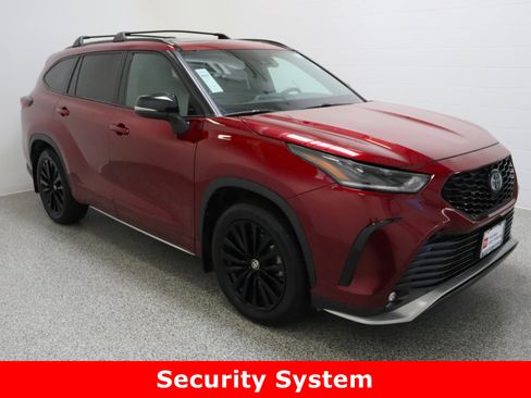Certified 2024 Toyota Highlander XSE image 4