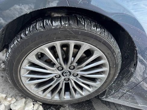 Used 2019 Toyota Avalon Limited image 4