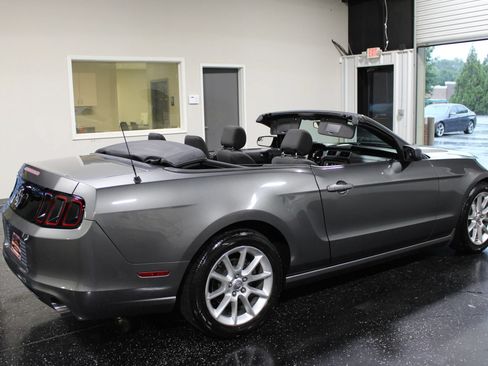 Used 2014 Ford Mustang Convertible RWD image 28