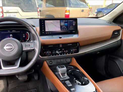 Used 2024 Nissan Rogue Platinum w/ Platinum Premium Package image 7