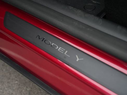 Used 2024 Tesla Model Y Long Range AWD/4WD image 42