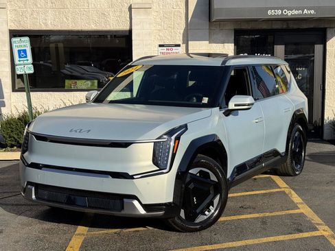 Used 2024 Kia EV9 Land image 2