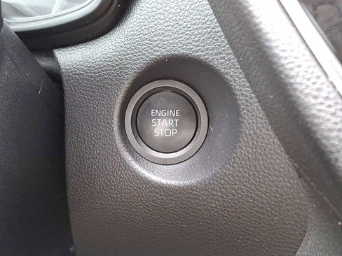 Used 2025 Toyota Corolla Cross LE image 22