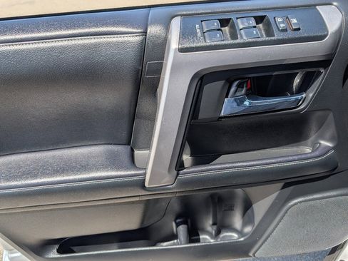 Used 2020 Toyota 4Runner SR5 AWD/4WD image 16