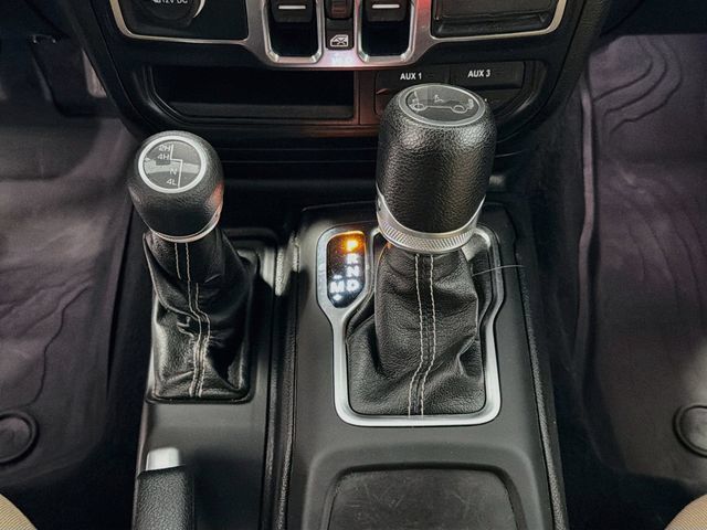 Used 2018 Jeep Wrangler Unlimited Sahara AWD/4WD image 16