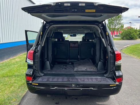 Used 2013 Lexus LX 570 4WD w/ Luxury Pkg image 16