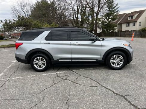 Used 2023 Ford Explorer XLT image 12