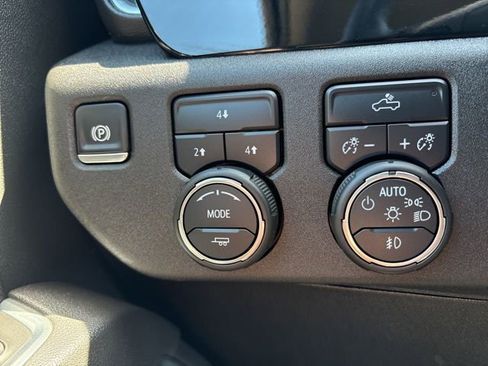 Used 2025 Chevrolet Silverado 2500 LT w/ Convenience Package AWD/4WD image 7