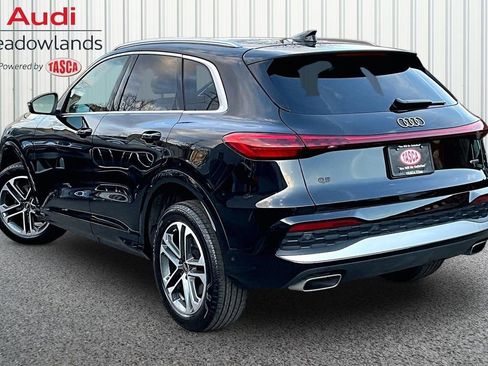 Used 2025 Audi Q5 Premium w/ Convenience Package image 4