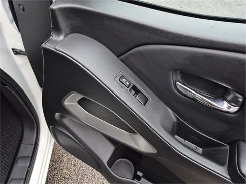 Certified 2025 Nissan Frontier SV image 13