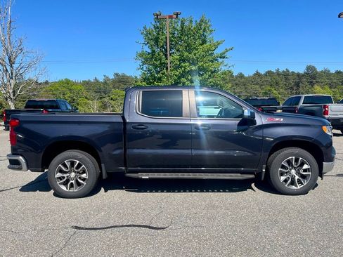 Used 2022 Chevrolet Silverado 1500 LT AWD/4WD image 6