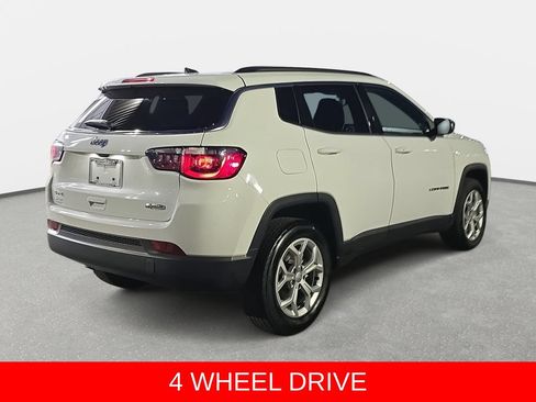 Used 2024 Jeep Compass Latitude AWD/4WD image 5