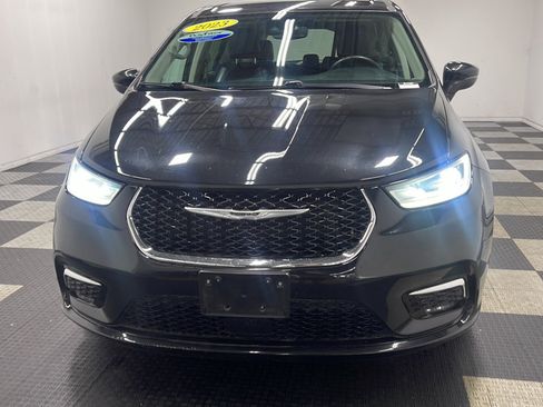 Used 2023 Chrysler Pacifica Touring-L FWD image 25