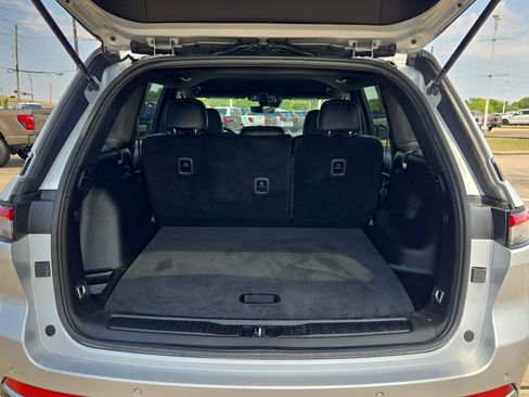 Used 2025 Jeep Grand Cherokee Laredo RWD image 28
