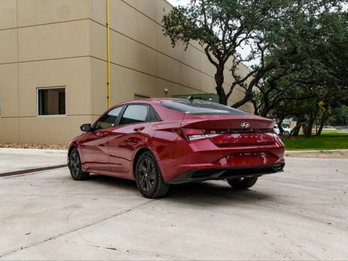 Certified 2022 Hyundai Elantra SEL w/ Cargo Package image 4
