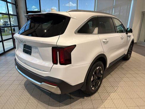 Used 2025 Kia Sorento S w/ Panoramic Sunroof Package FWD image 5