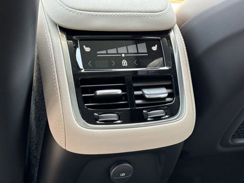 New 2026 Volvo XC90 T8 Ultra w/ Protection Package Premier AWD/4WD image 17