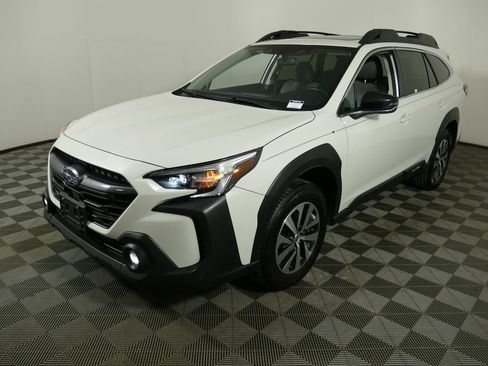 Used 2024 Subaru Outback Premium AWD/4WD image 7