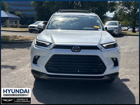Used 2025 Toyota Grand Highlander FWD image 2