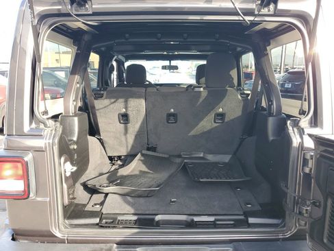 Used 2021 Jeep Wrangler Unlimited Sahara image 8