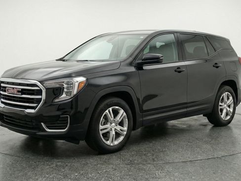 Used 2024 GMC Terrain SLE image 3