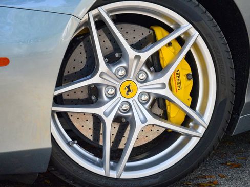 Used 2015 Ferrari California T RWD image 3