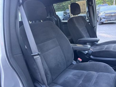 Used 2016 Dodge Grand Caravan SE FWD image 21