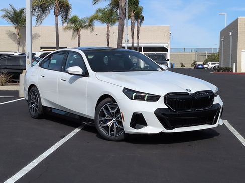 New 2026 BMW i5 eDrive40 w/ M Sport Package image 2