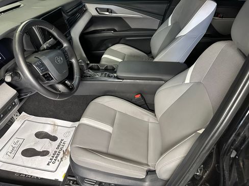 Used 2025 Toyota Camry SE w/ Convenience Package FWD image 20