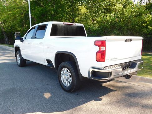 Used 2024 Chevrolet Silverado 2500 LT w/ Convenience Package AWD/4WD image 3