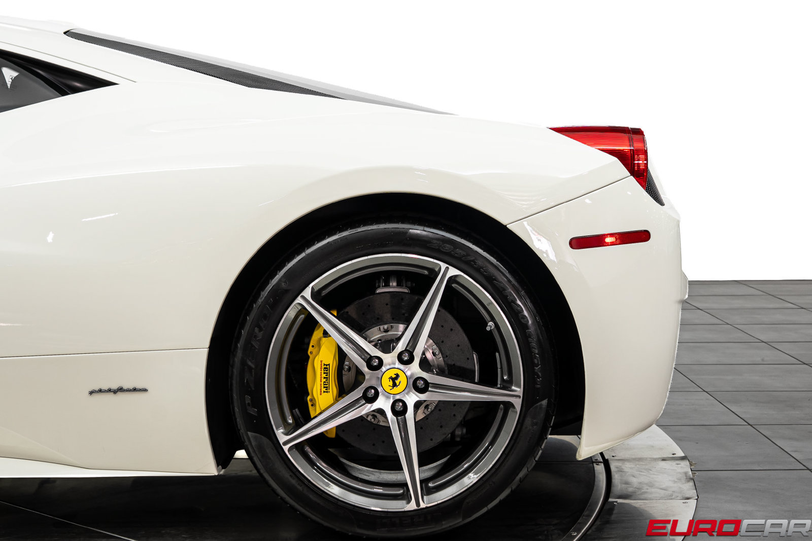 Used 2015 Ferrari 458 Italia Coupe RWD image 16
