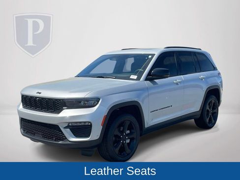 Used 2025 Jeep Grand Cherokee Limited w/ Luxury Tech Group II image 5