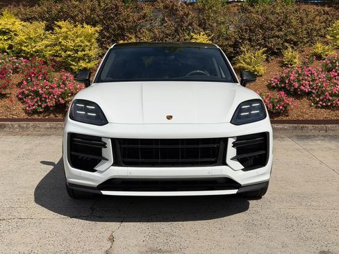 Used 2024 Porsche Cayenne Turbo GT image 8