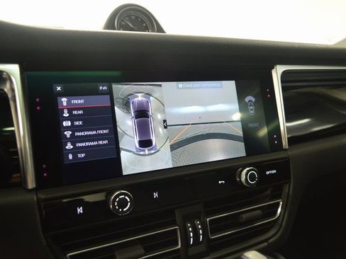 Certified 2025 Porsche Macan AWD/4WD image 29