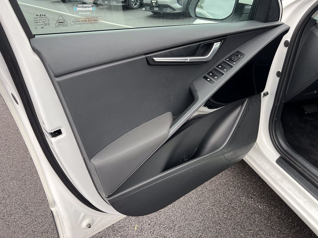 Used 2024 Kia Niro EX w/ EX Cold Weather Package FWD image 15