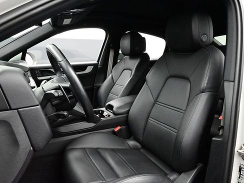 Certified 2025 Porsche Cayenne S AWD/4WD image 5