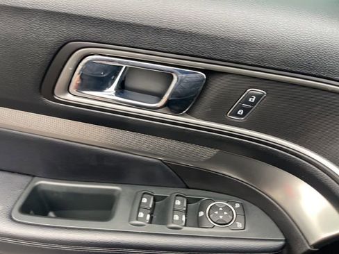 Certified 2018 Ford Explorer XLT w/ Equipment Group 202A image 20