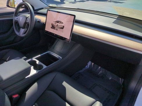 Used 2023 Tesla Model 3 Standard Range image 31