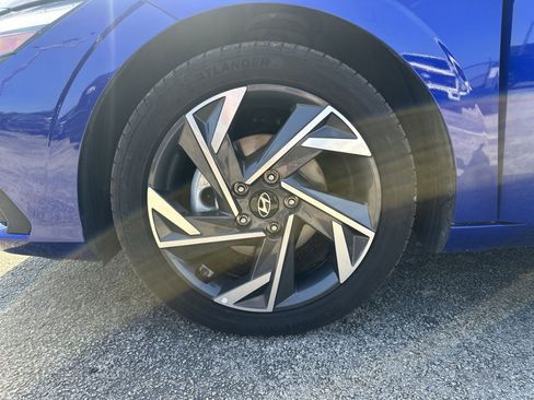 Used 2025 Hyundai Elantra Sport FWD image 18