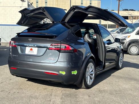 Used 2018 Tesla Model X P100D image 8