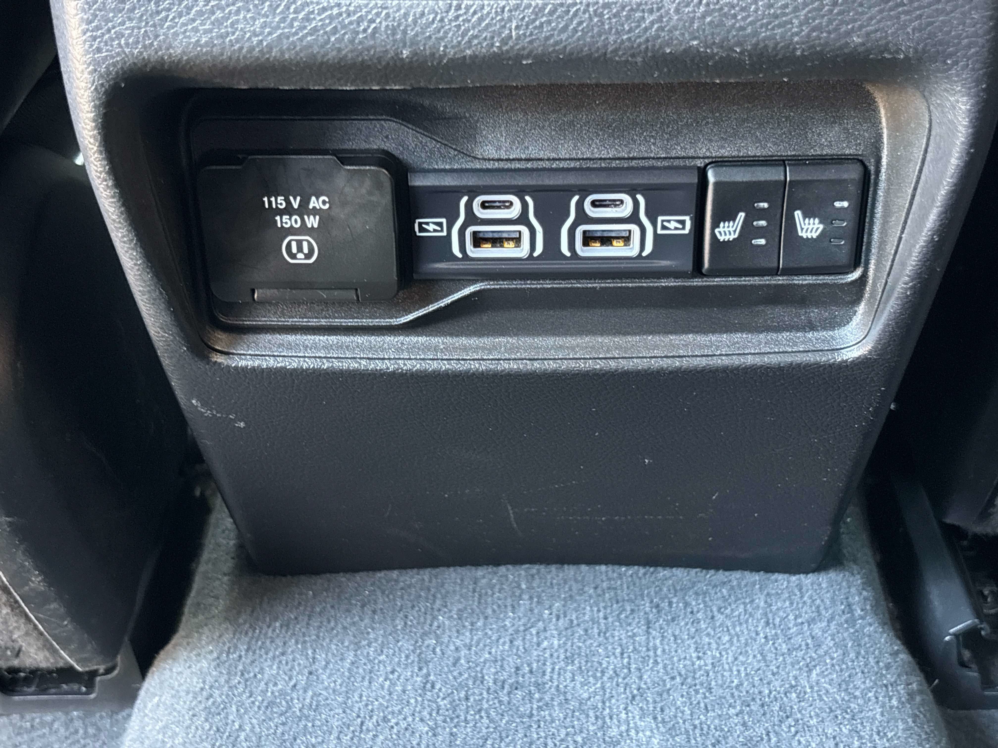 Used 2023 Jeep Grand Cherokee Limited w/ Black Appearance Package AWD/4WD image 11