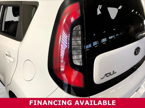 Used 2018 Kia Soul + FWD image 22