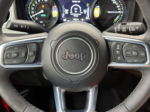 Used 2025 Jeep Wrangler Unlimited Sahara w/ Safety Group AWD/4WD image 23