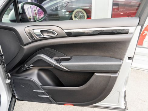 Used 2013 Porsche Cayenne Diesel AWD/4WD image 32