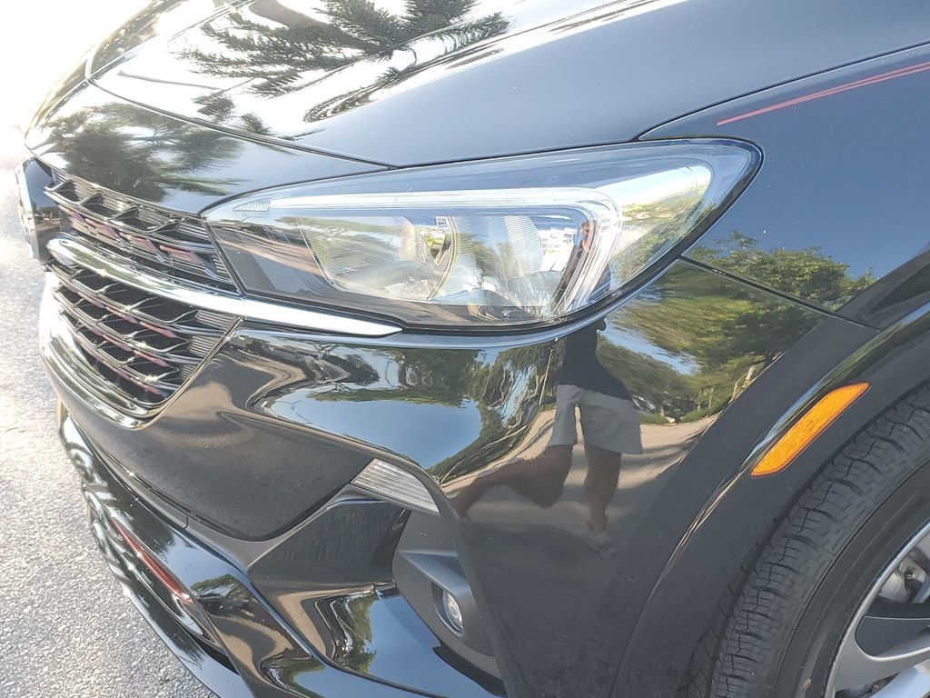 Used 2023 Buick Encore GX Select w/ Sport Touring Package FWD image 9